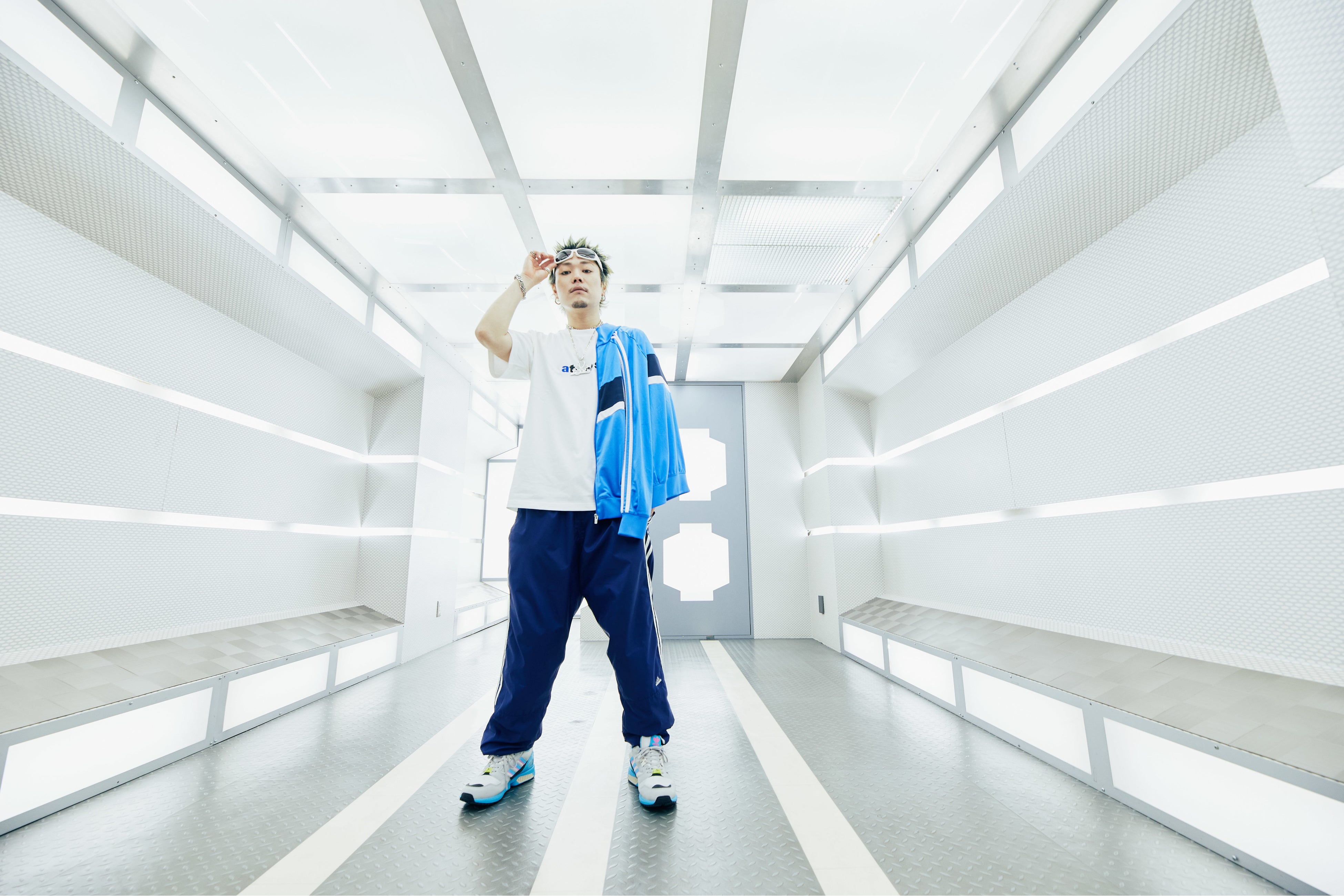 atmosとadidas OriginalsによるG-SNK collectionより 「adidas ZX8000