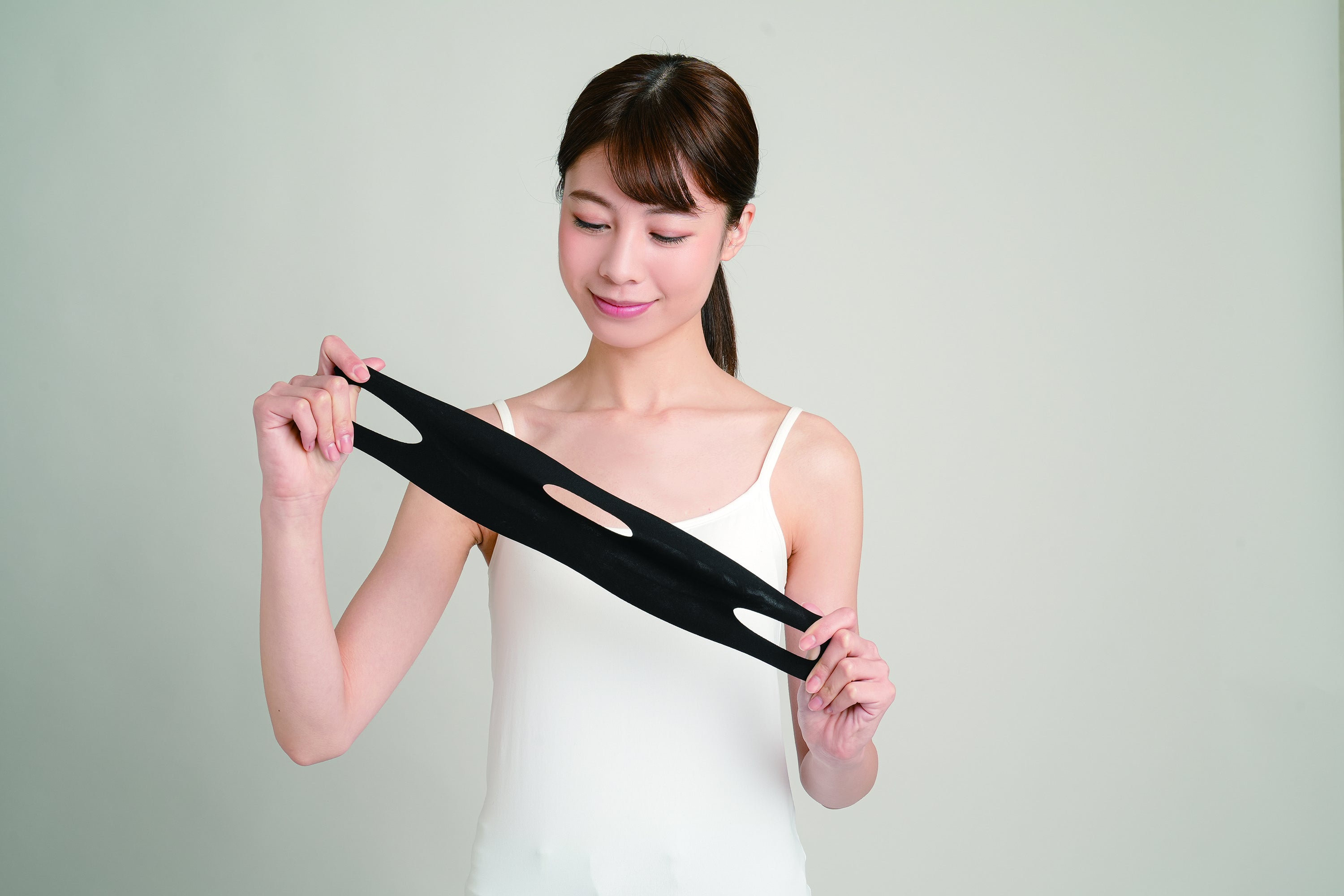 いつでも簡単セルフケア！口元キュッと引き上げるリフトマスク | 株式