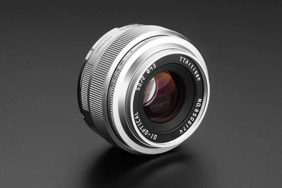 フルサイズ対応の小型レンズ「TTArtisan 50mm f/2」シルバー 発売