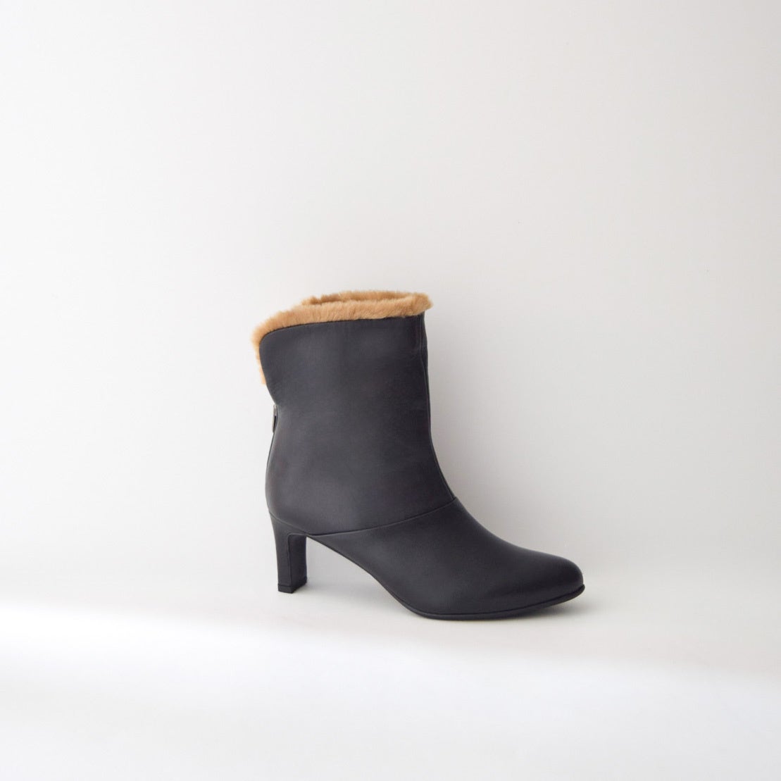 銀座かねまつ】秋本番のおしゃれは「旬ブーツ」がリードする | 株式