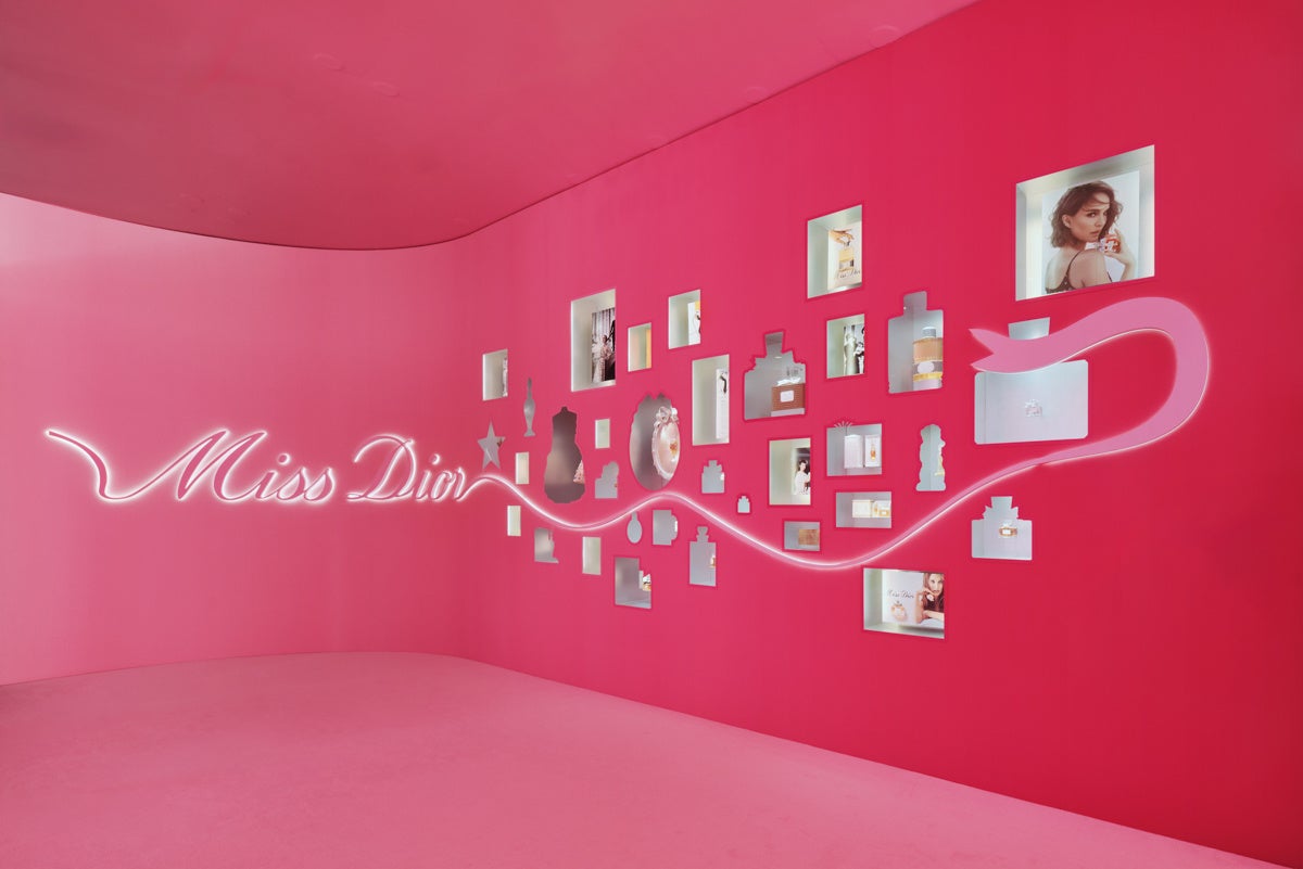 DIOR】ディオールを纏うメンズセレブリティ「ミス ディオール展覧会