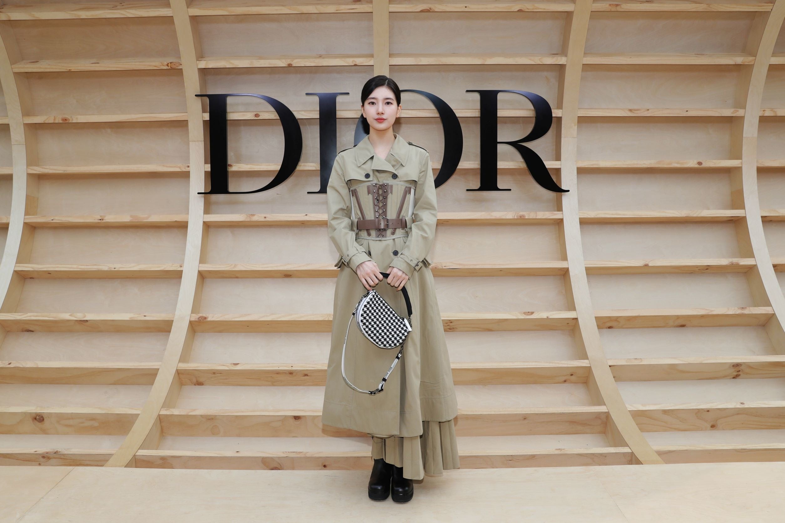 DIOR】フォール 2022 ウィメンズ コレクションのショーにBLACKPINKの