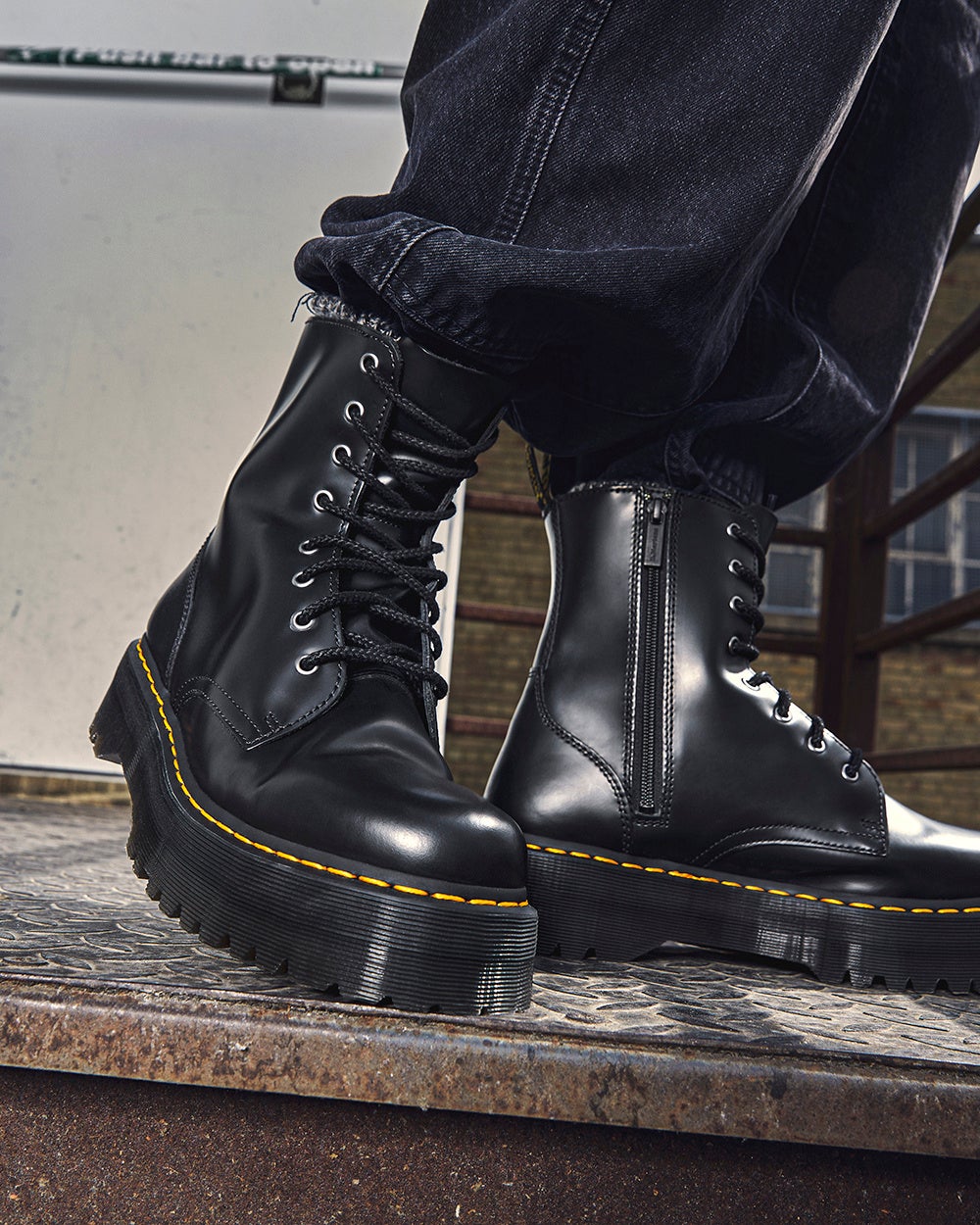 ドクターマーチンAW23新作コレクションが全店舗で展開開始。新店4店舗