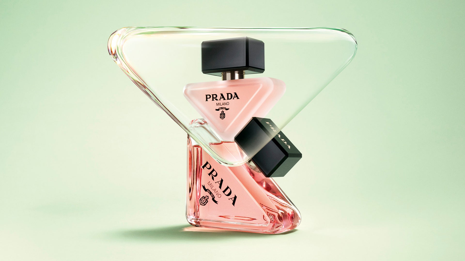 プラダ ビューティ＞多面的な自分らしさを探求し、表現する