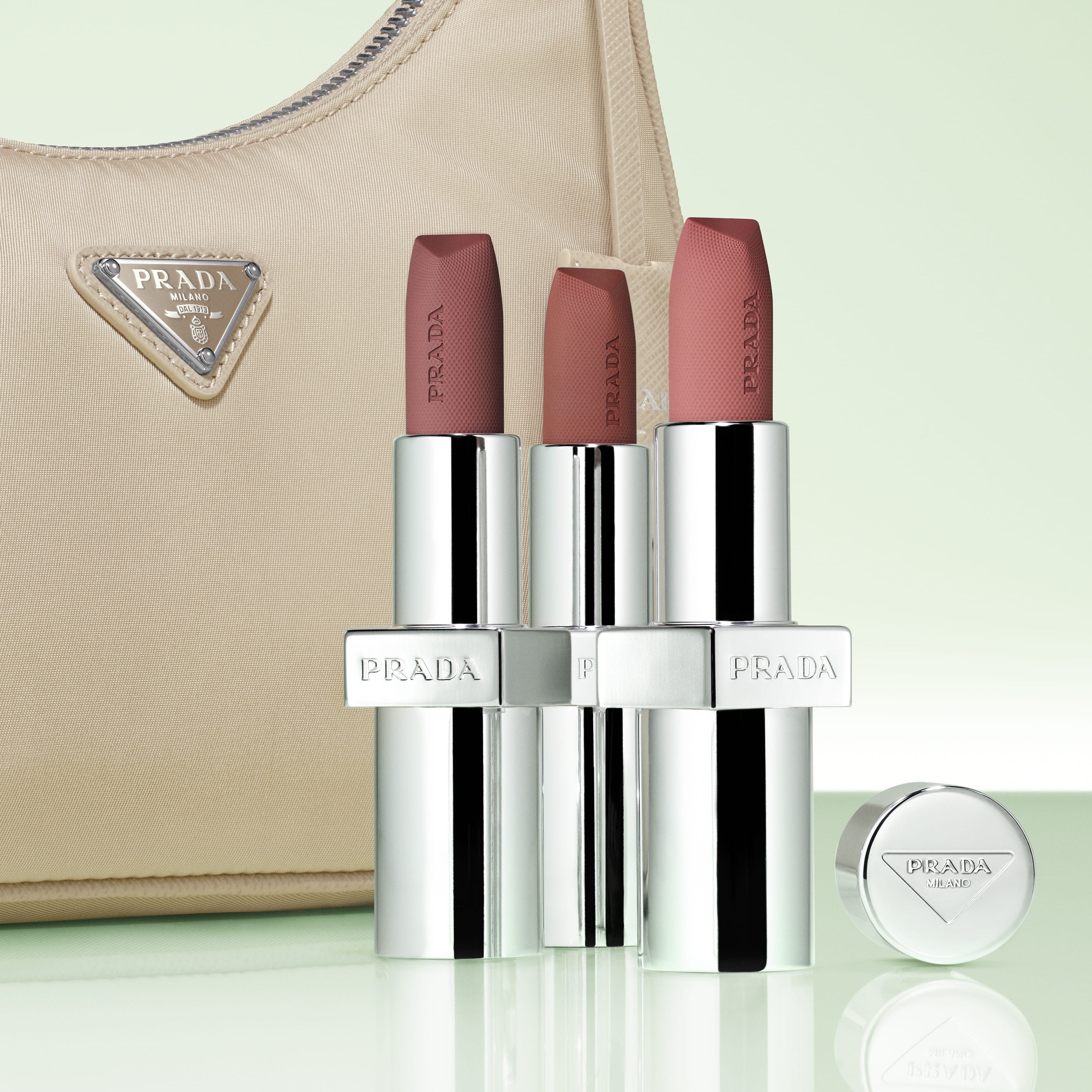プラダ ビューティ＞2024年4月3日（水）より、「モノクローム」から新