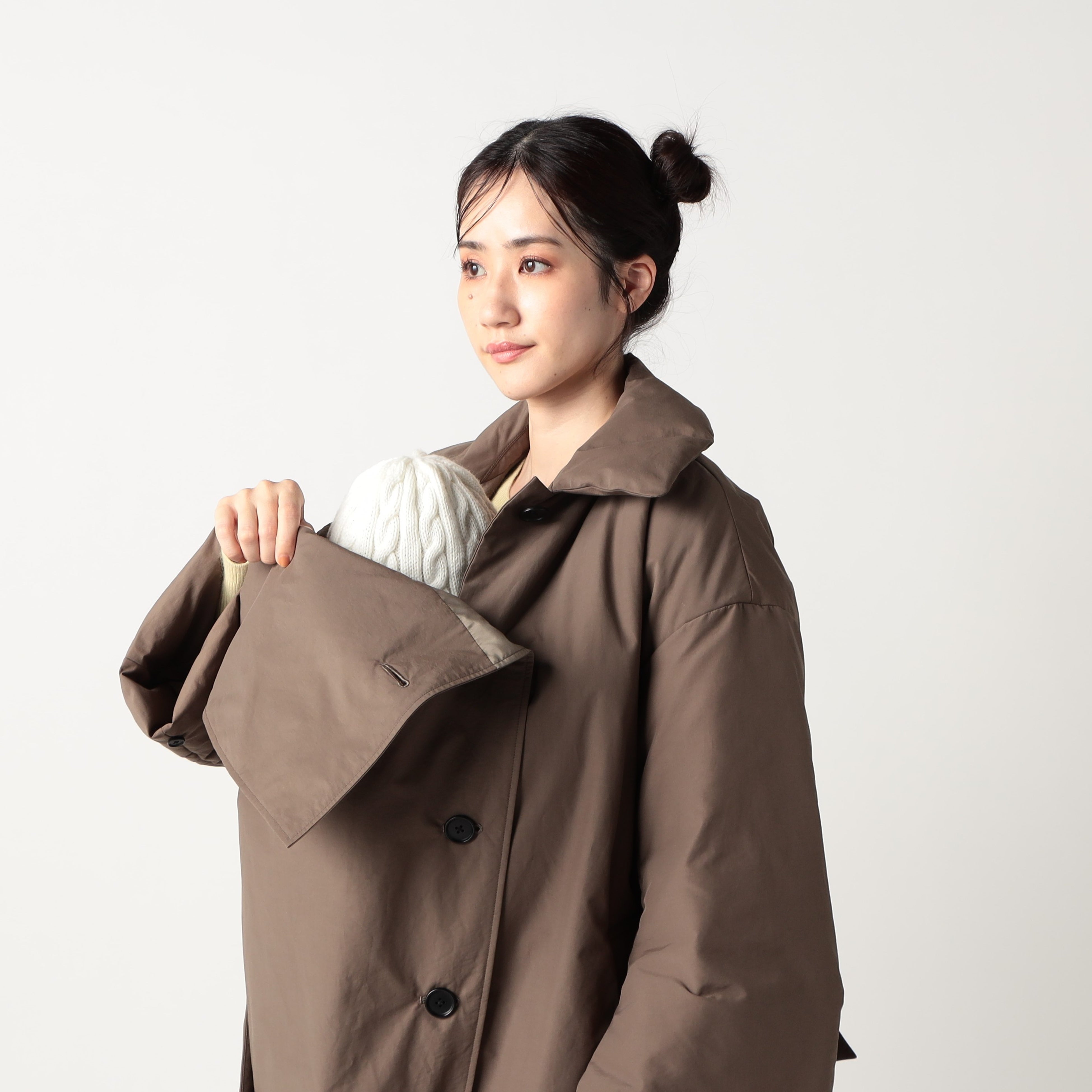 コムサ・ブロンドオフから産前も産後も楽しめる「ママダウンコート」が