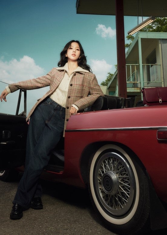 トミー ヒルフィガー、JISOOを迎えた2025 Fallキャンペーン レース