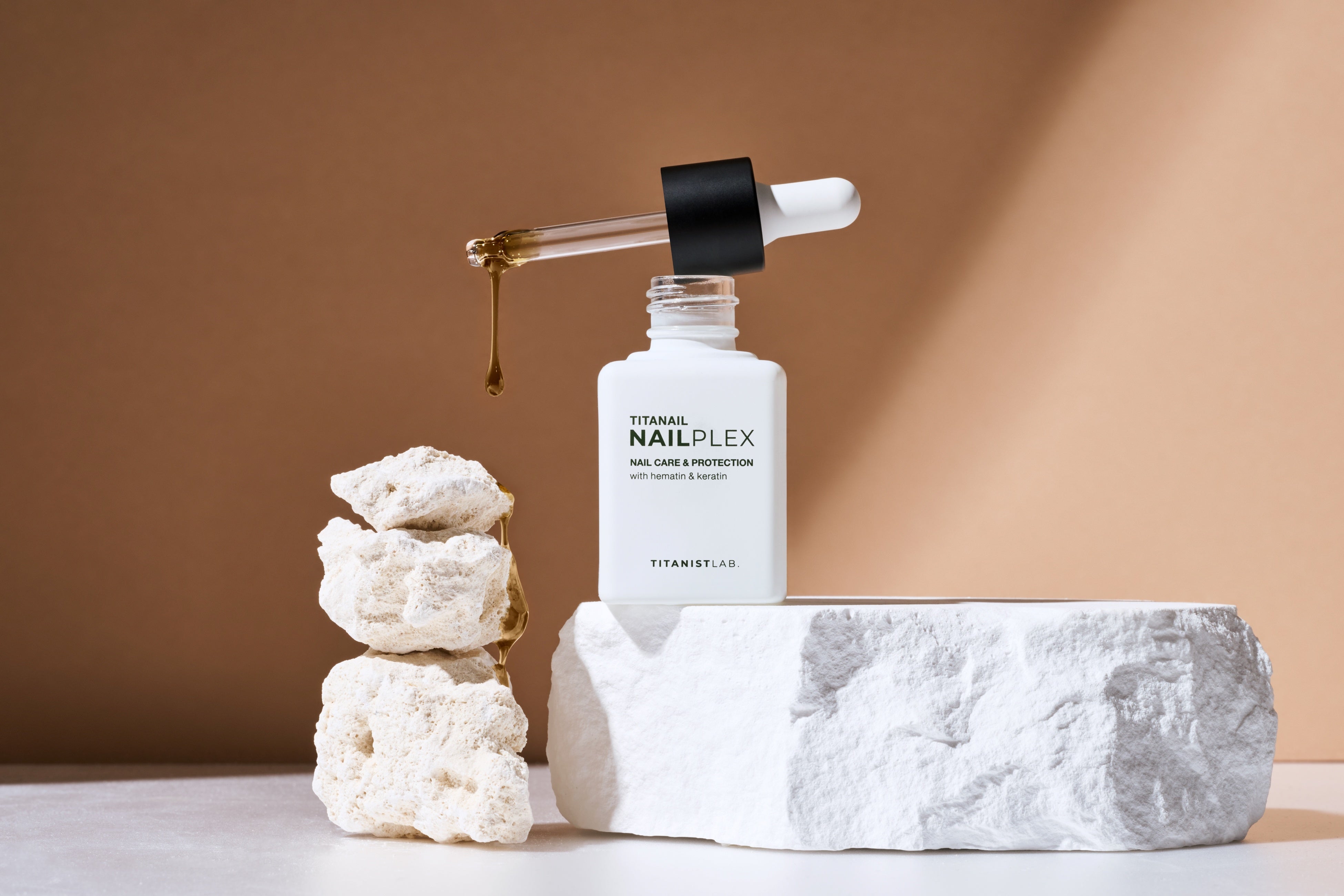 プロネイリスト専用。「施術中に使う」地爪のための浸透集中補修液