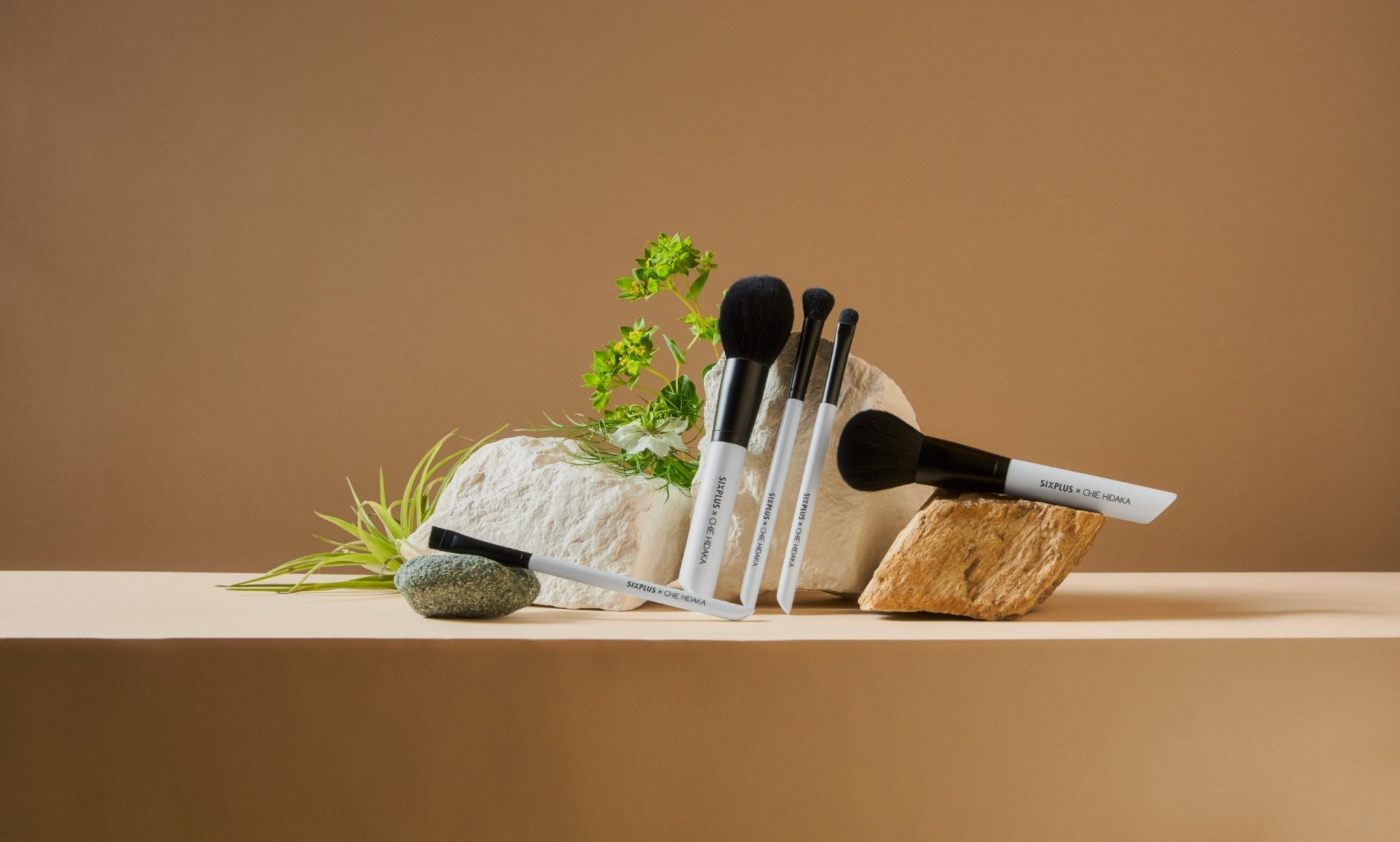 メイクブラシで大人気のSIXPLUSと美容クリエイターCHIE HIDAKAのコラボ