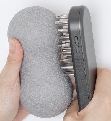 SALONIA、筋トレ発想の美顔器「​EMSリフトブラシ 3Dケア」11月1日新