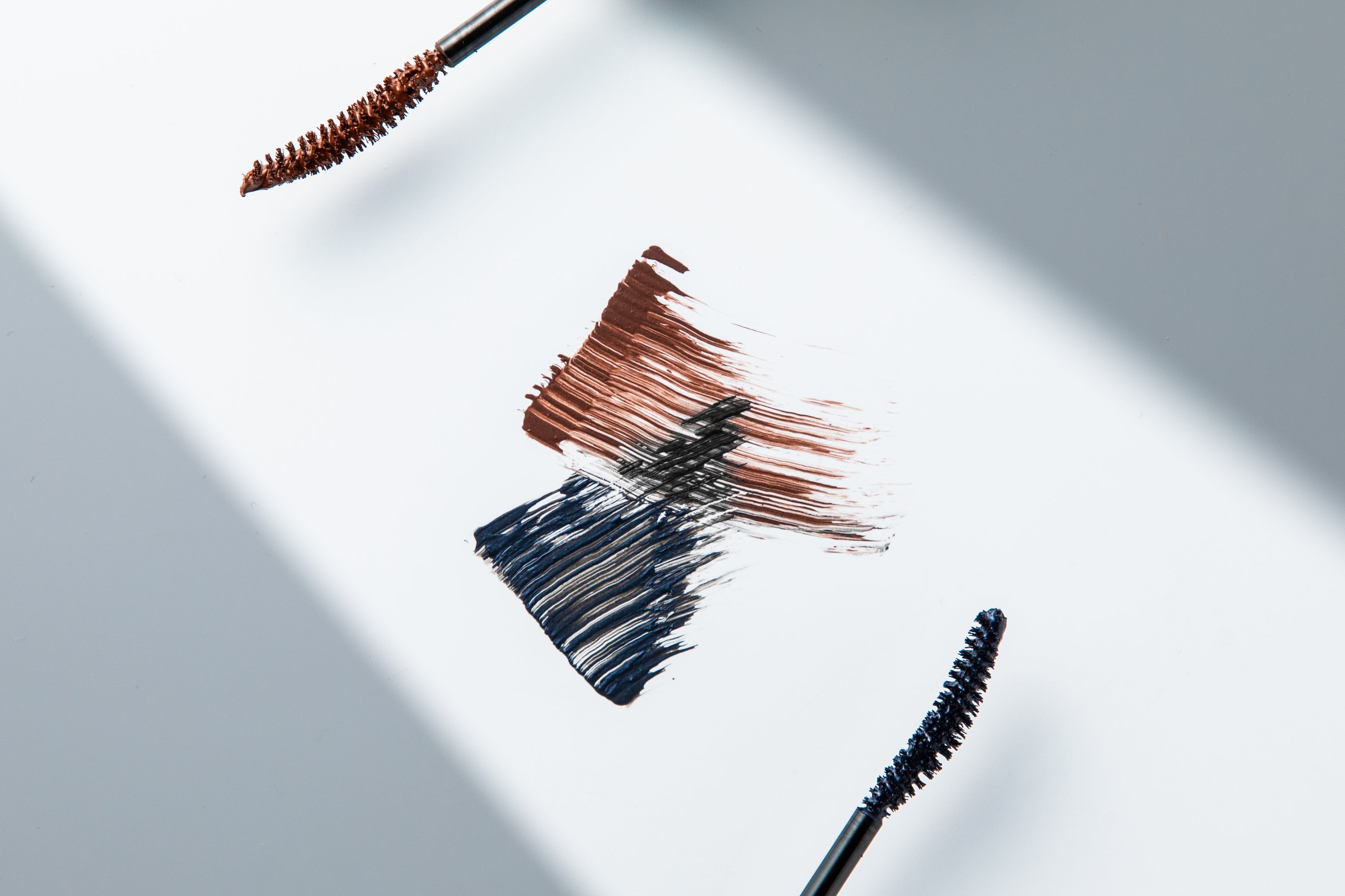 新商品】継続率90％のまつ毛美容液を販売する「GENiS（ジェニス