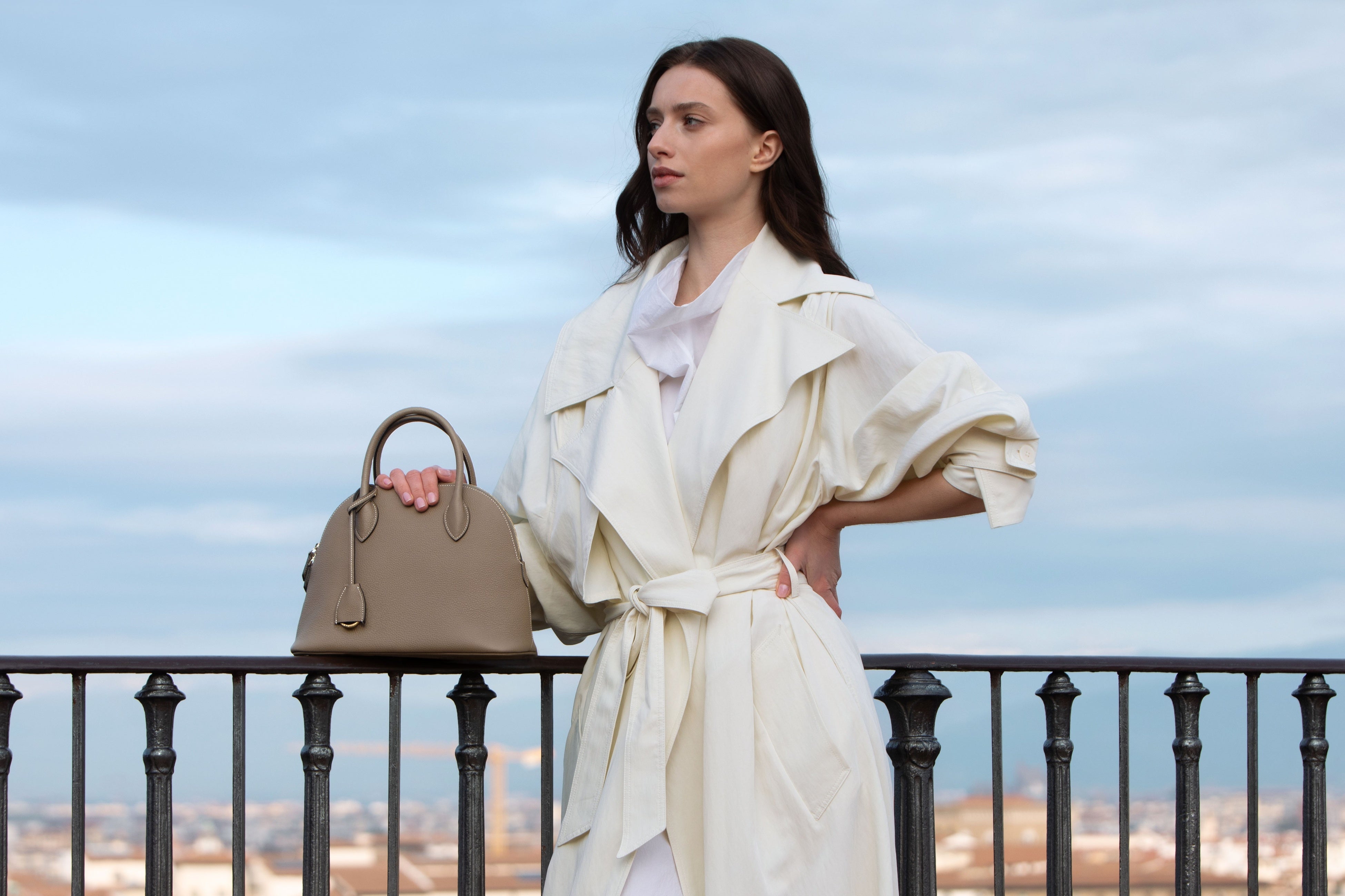 人気のスマホバッグ リア バッグに新サイズが登場 | BONAVENTURA株式