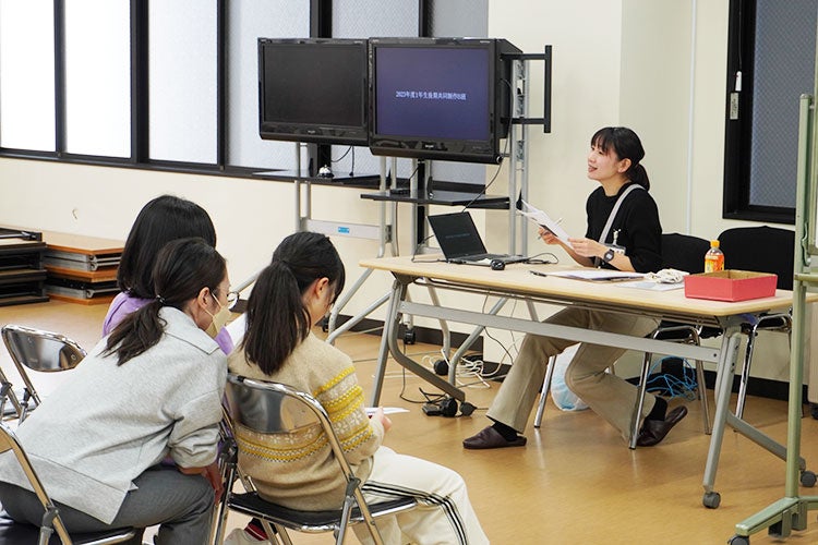 マンガ家・イラストレーターの久世みずきさんが、コピックを使った