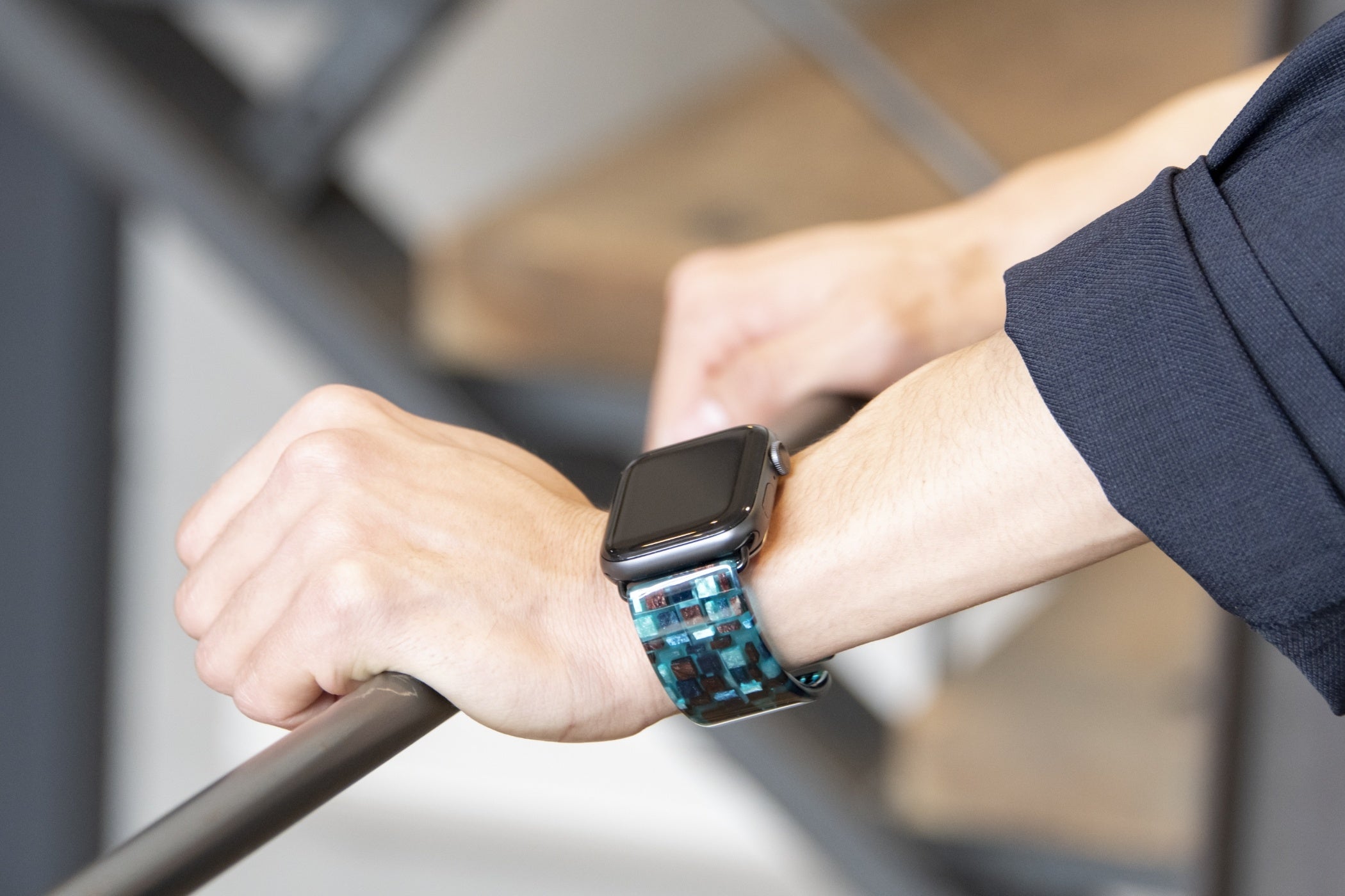 アップルウォッチ専用バングル「エアバングル」に新色登場。9月29日 10