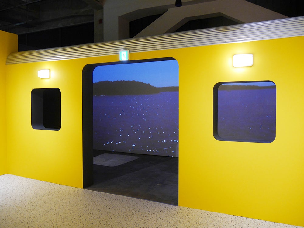 世界中を旅行した気分になれる！『ウェス・アンダーソンすぎる風景展