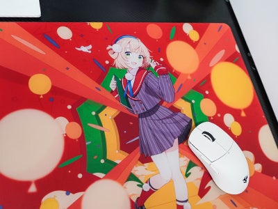 しぐれうい活動5周年を記念した本格eスポーツシーン対応の高級ガラス