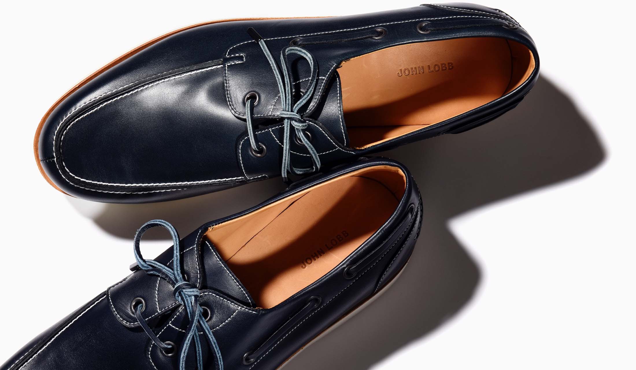 秋冬こそ「ジョンロブ」のデッキシューズが必要だ！足元に極上の