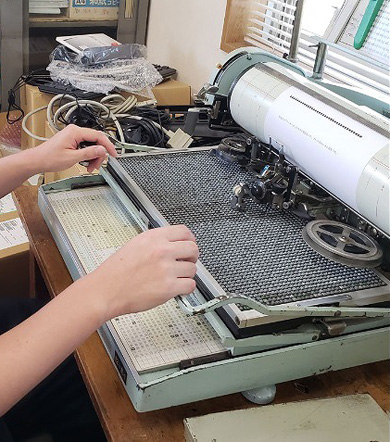 1915年誕生「和文タイプライター」はいまだ現役だった！ 日本の印刷を