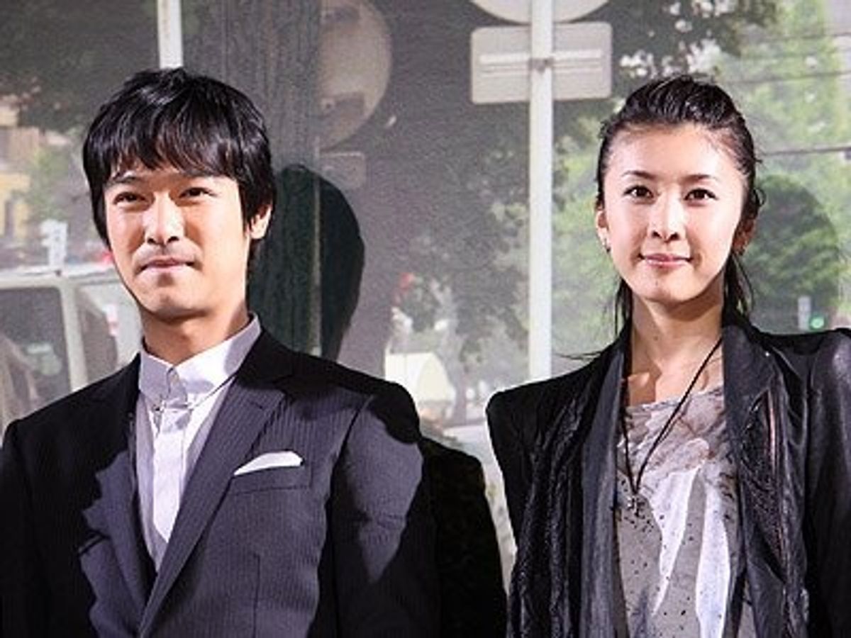 映画のプレミアで、堺雅人、竹内結子らの目前で銃撃戦が勃発!?｜最新の