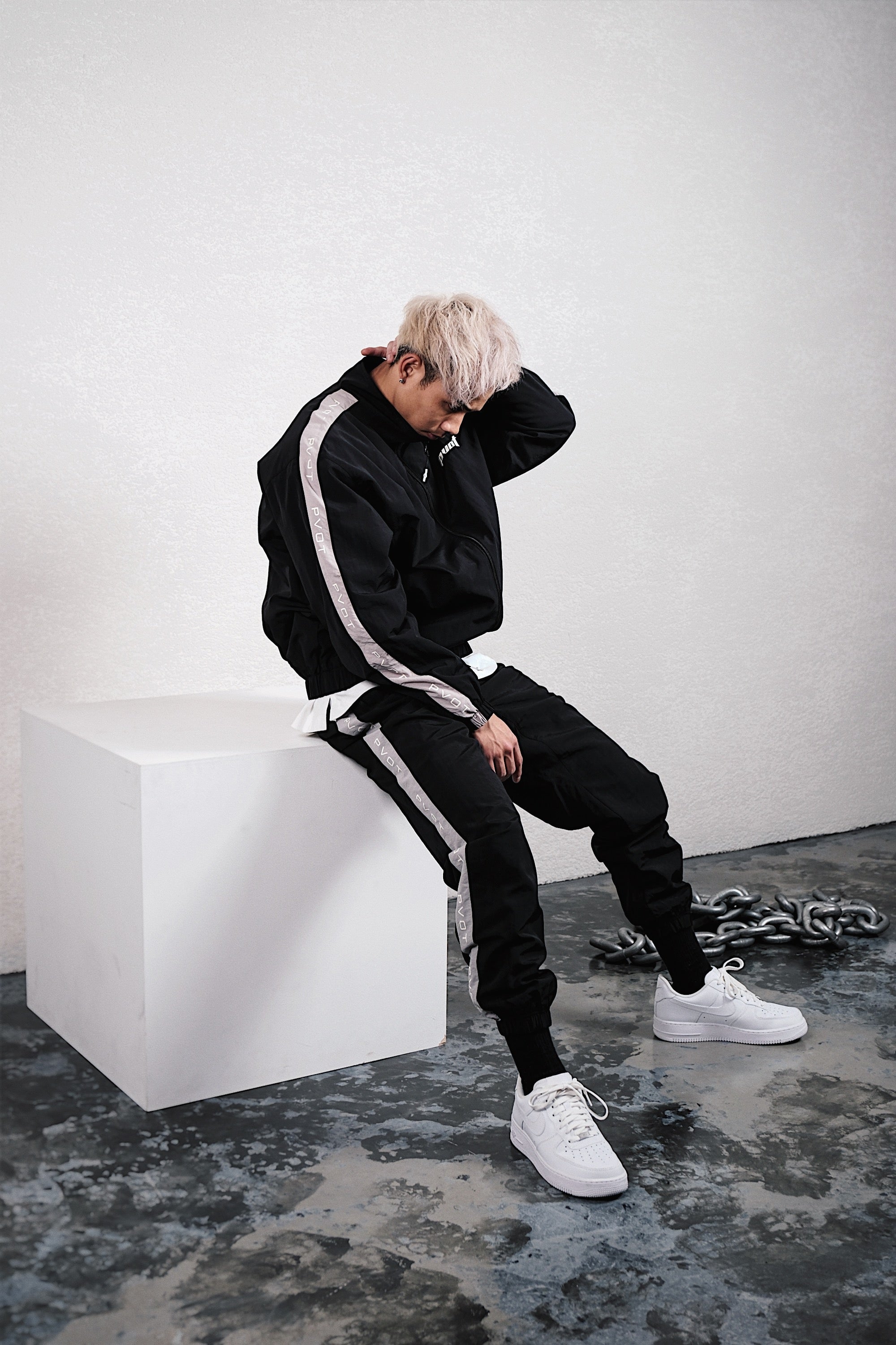 Pvot SL Nylon Jacket (Black / Gray)