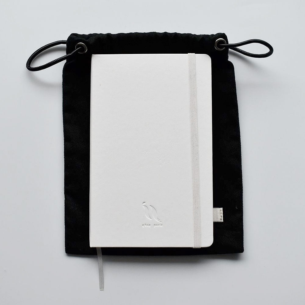 公式ショップ限定】巾着ポーチ〈ブラック〉