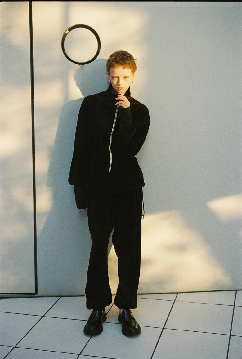 ANCELLM × barbell objectの別注ベロアジャージのセットアップが発売