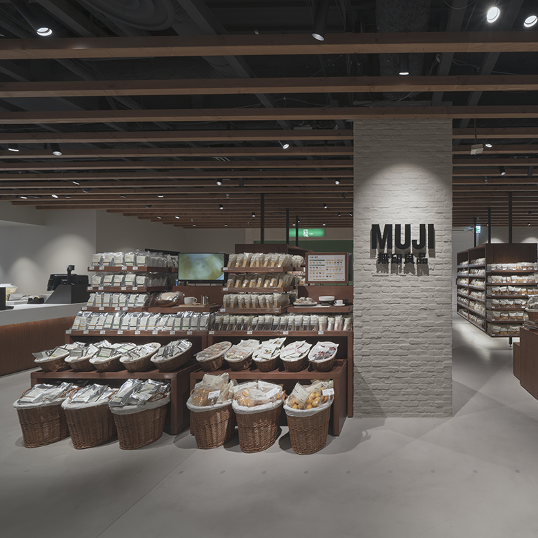 新たな「無印良品」が誕生、深澤直人監修のシンプル×上質空間 │ QUI