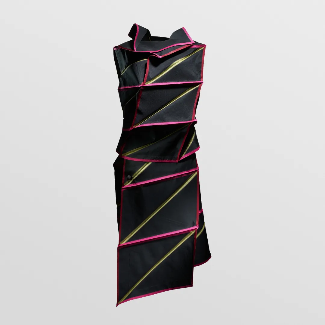 平行四辺形の連続から生まれる、あらたな造形美 – ＜132 5. ISSEY