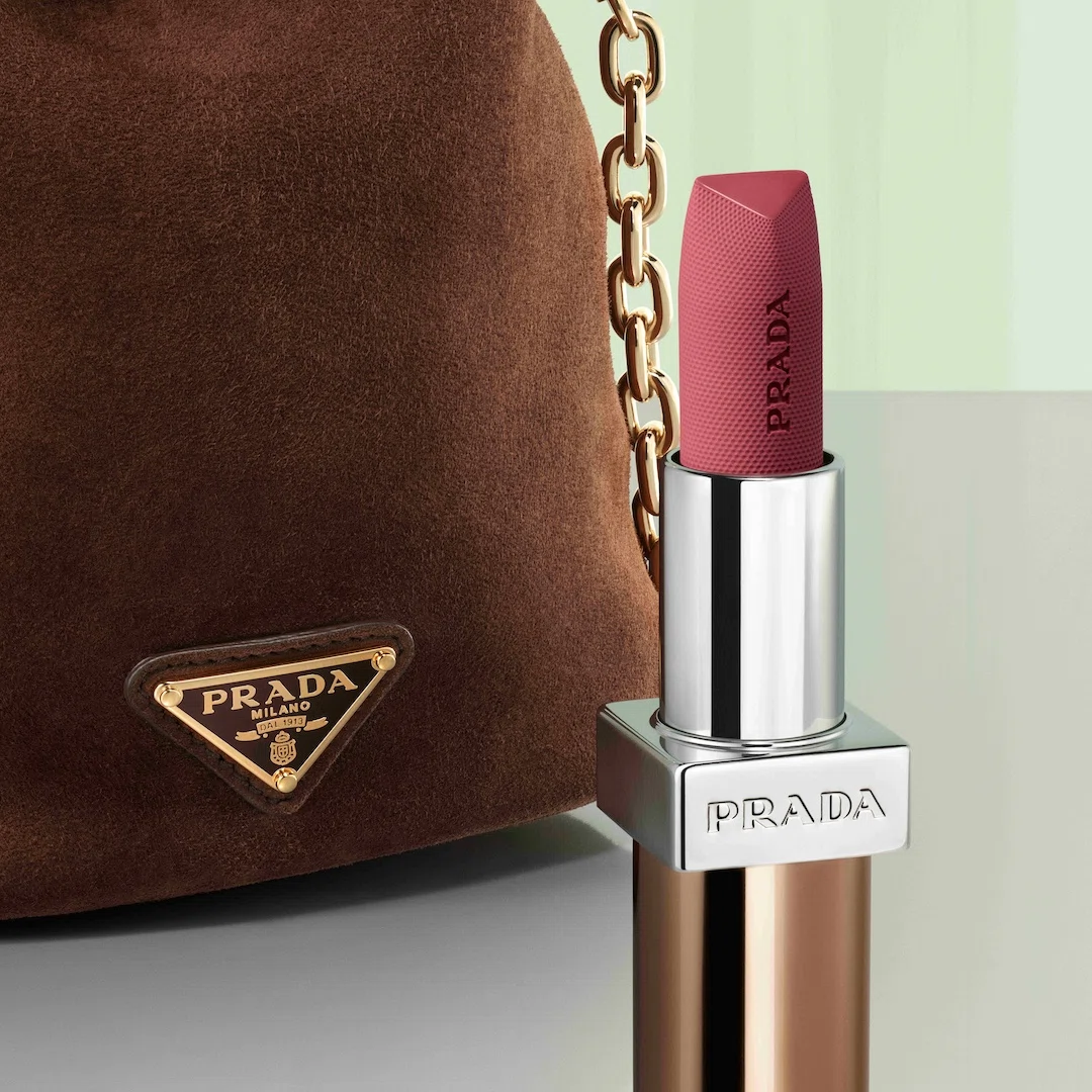 PRADA BEAUTY から、リップのカプセルコレクション「モノクローム