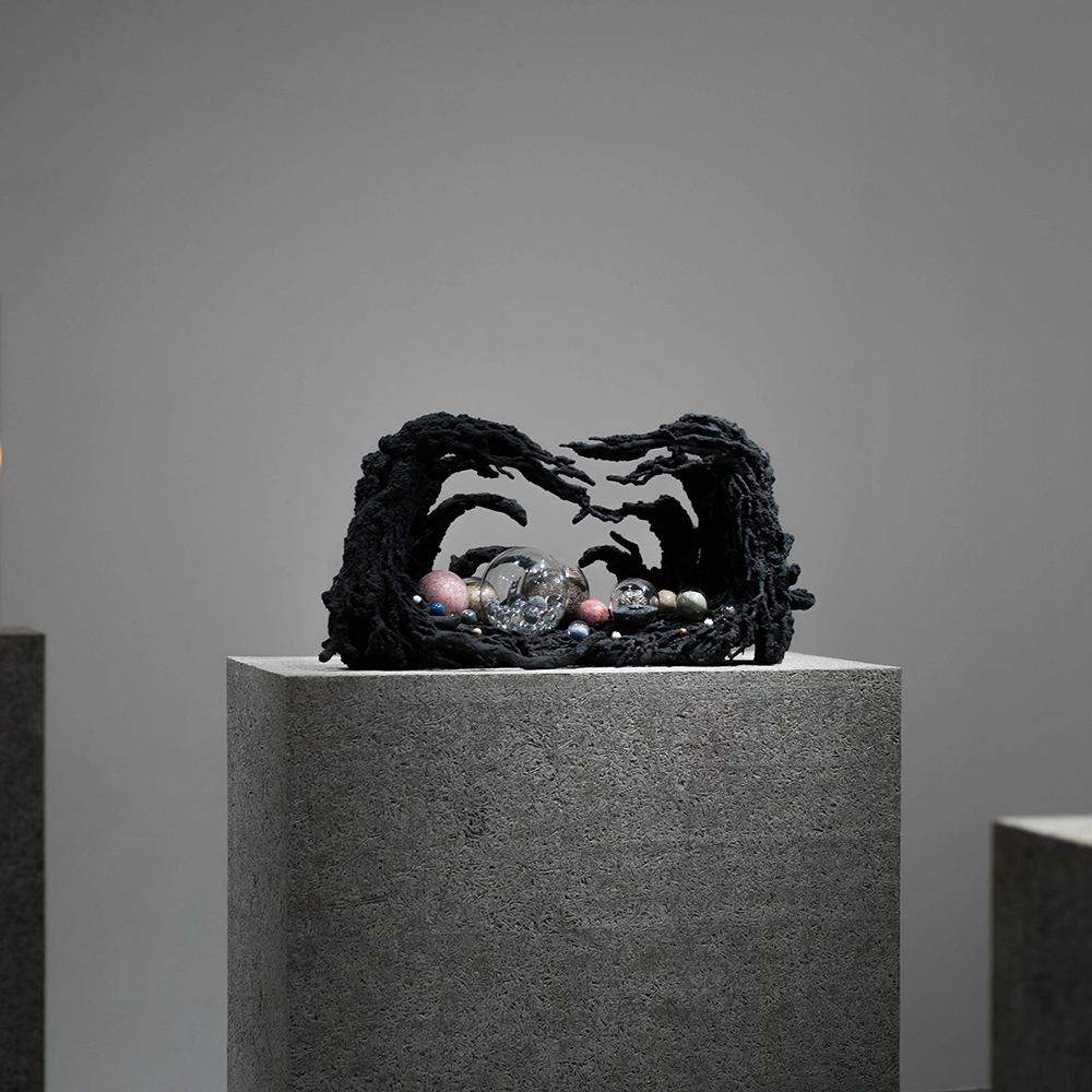 彫刻家 名和晃平 – 作品の見方は自由。多義性のあるものに魅力を感じる