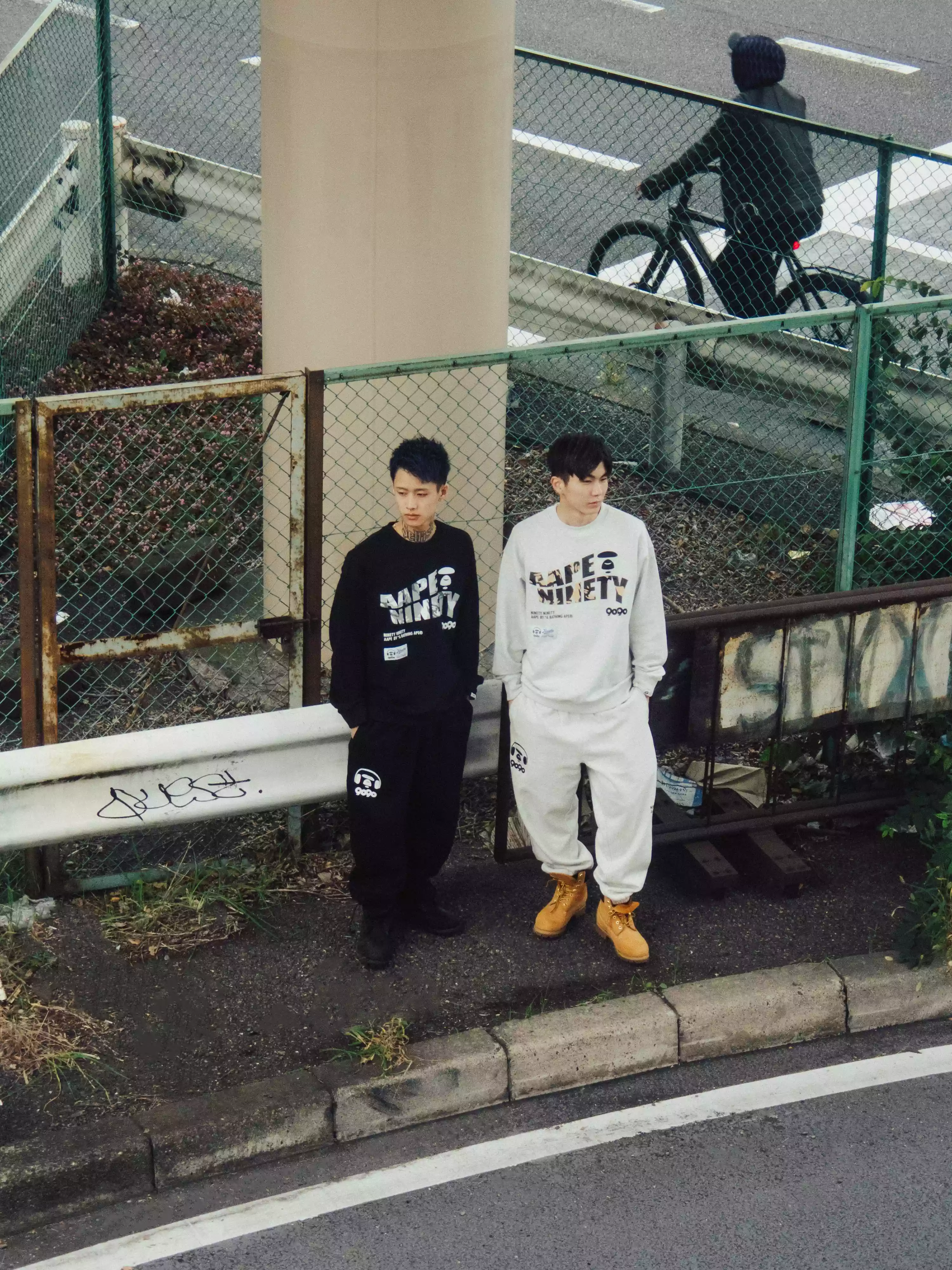 9090とAapeがコラボ・90年代の裏原の世界観とヒップホップカルチャーを