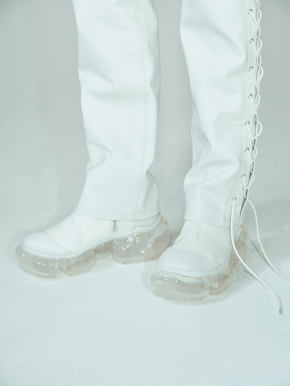 JOHN LAWRENCE SULLIVAN x grounds スタイリングに絶妙な違和感を