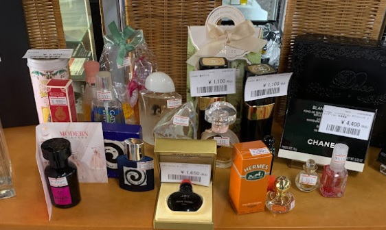 使いかけの化粧品や香水 買取りいたします リサイクルトレード北九州