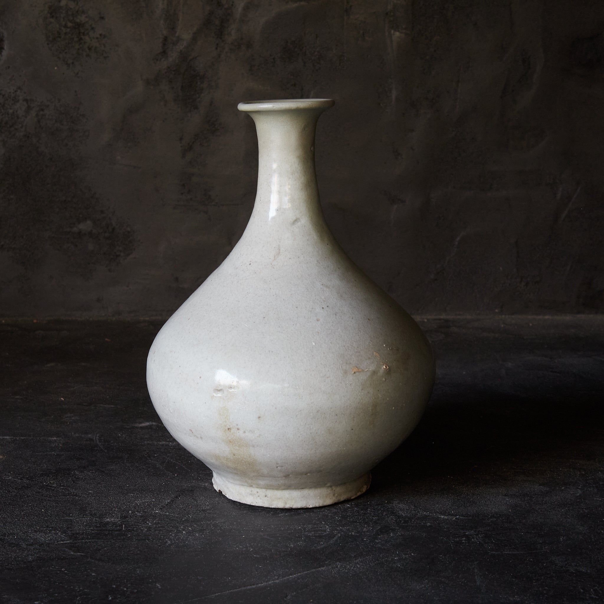 李朝 白磁下蕪瓶（1392–1897 CE） | 入蘆花（ロカニイル）