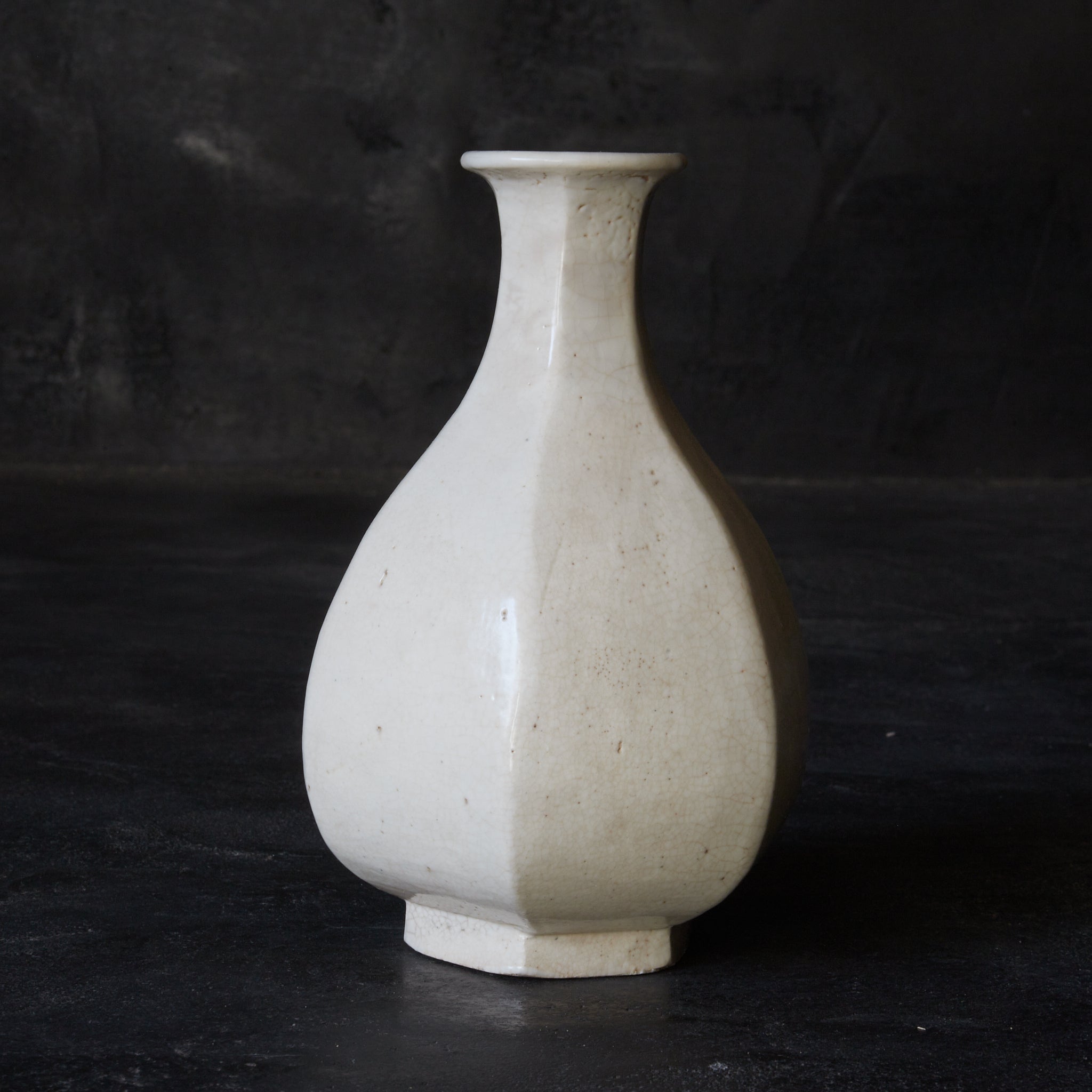 李朝 白磁面取瓶 徳利 木箱付（1392–1897 CE） | 入蘆花（ロカニイル）