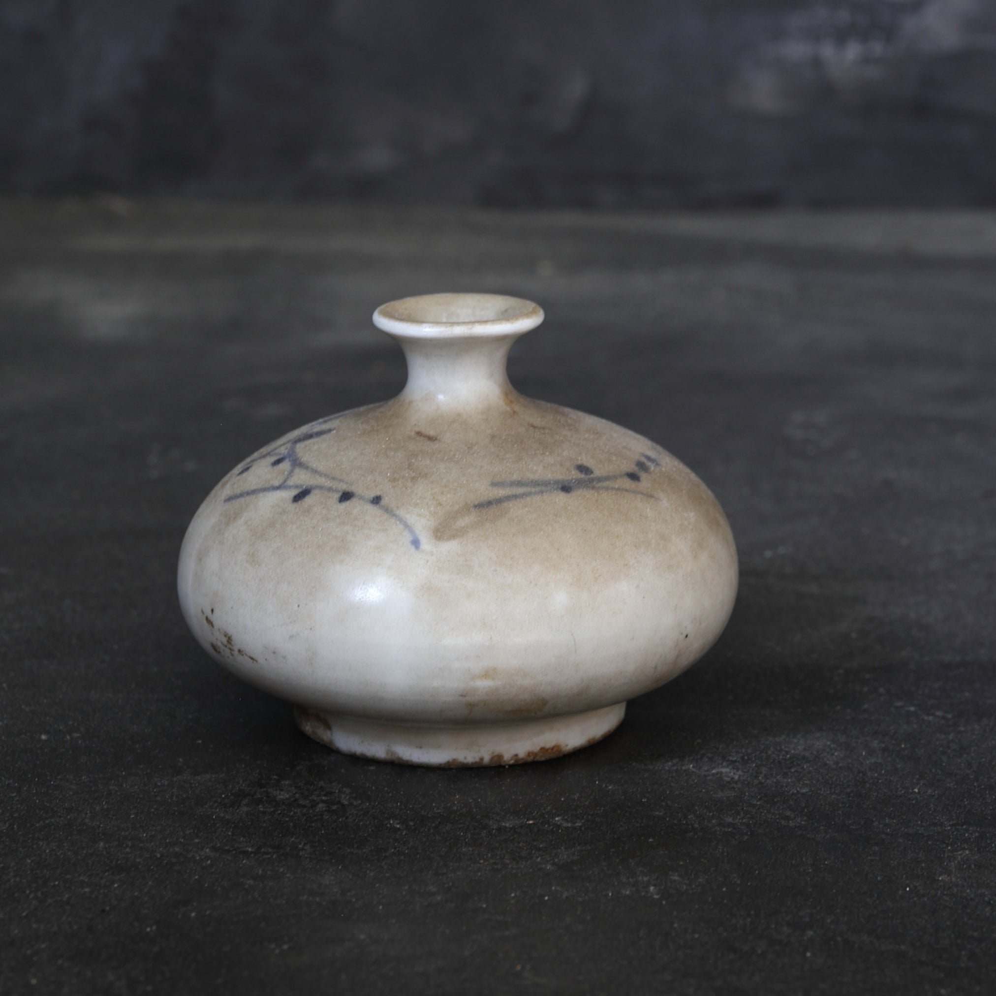 江戸時代 古伊万里 白磁染付草文油壺（1603–1867 CE） | 入蘆花