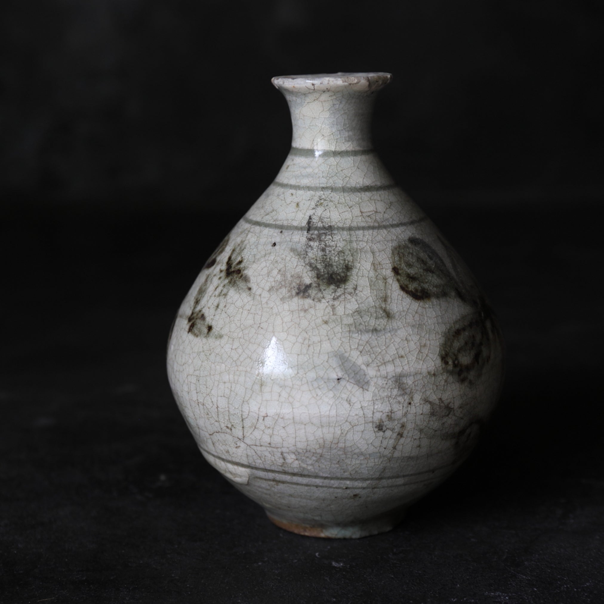 李朝 粉青沙器 鉄絵 草花文瓶（1392–1897 CE） | 入蘆花（ロカニイル）
