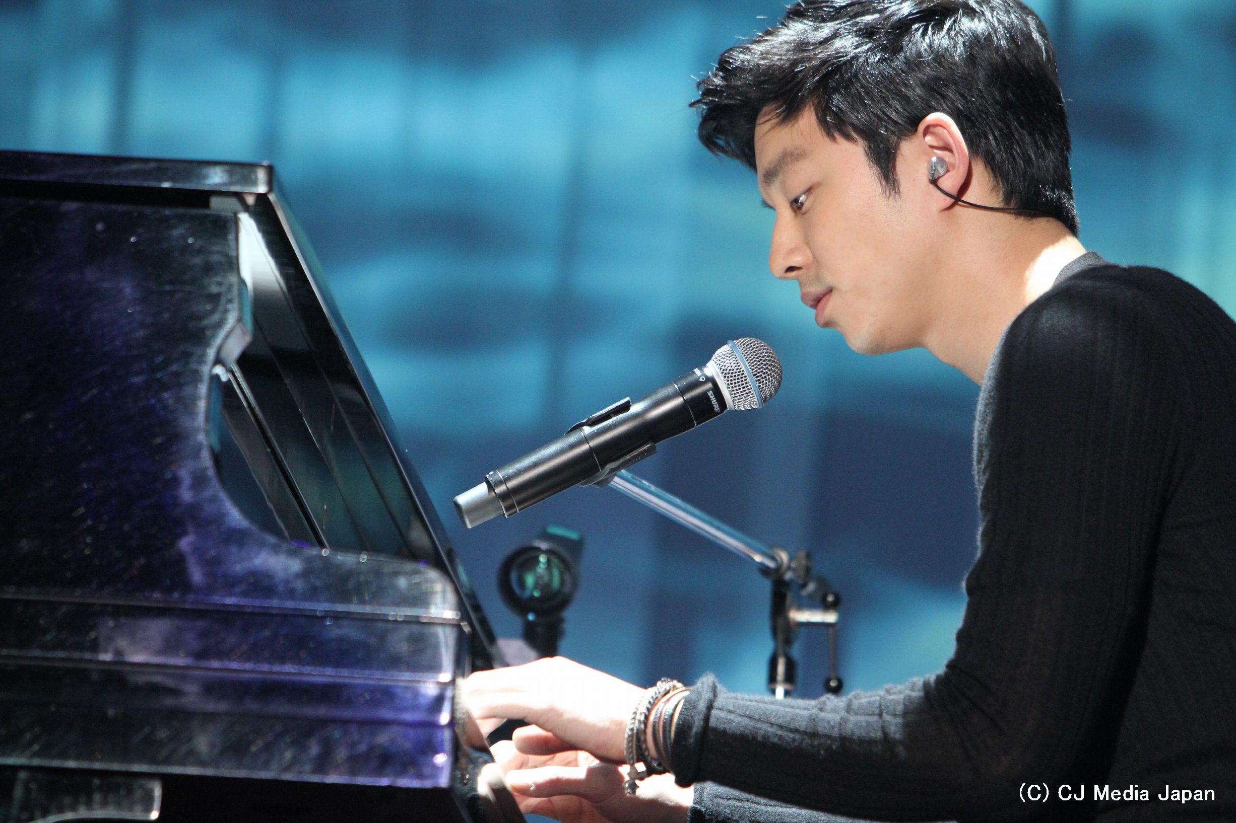 コン・ユ、ファンミーティング＆ミニライブでファンと交流