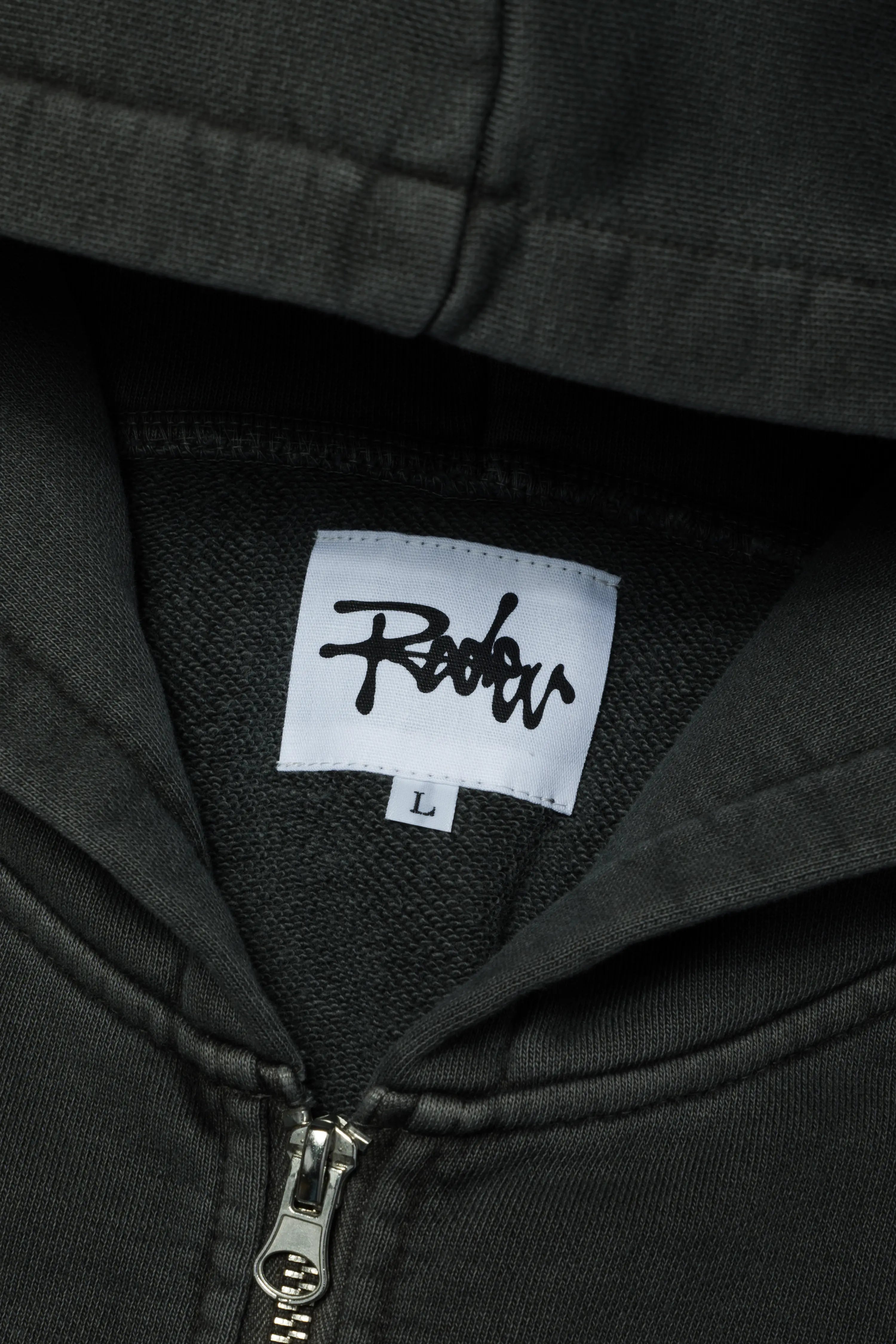 ロゴジップフーディー / チャコール – らっだぁのおみせ