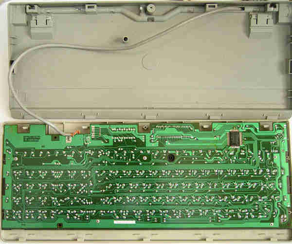 PC-9801RA RDFキーボードを分解する - radioc.dat