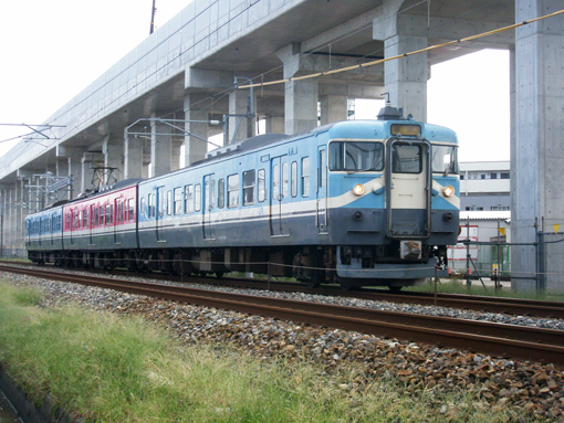 JR西】415系800番代から「七尾線原色」が消滅へ | 鉄道ホビダス