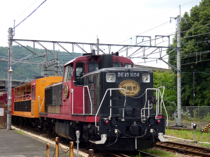 嵯峨野観光鉄道DE10形ディーゼル機関車 DE10-1104 トロッコ嵯峨駅 鉄道