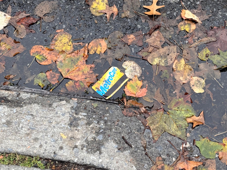 スライド式にさようなら、ニューヨーク地下鉄の“顔”「メトロカード