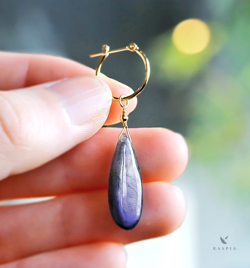 スペクトロライト(ロングペアシェイプ)のK18クロッシングピアス