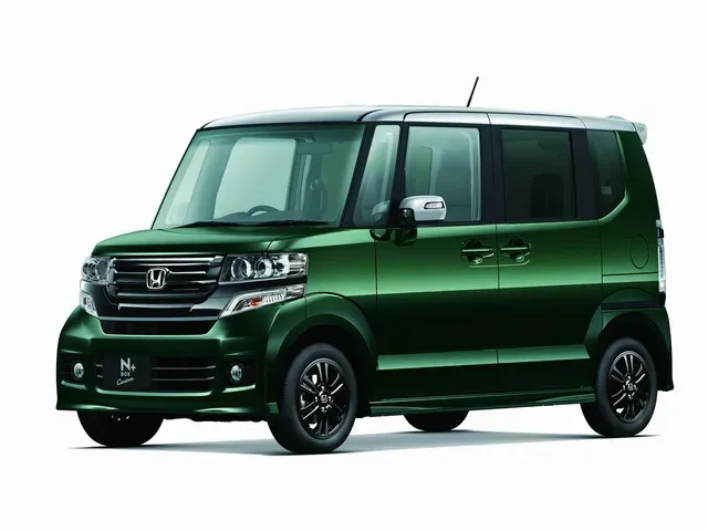 N-BOXカスタム（ホンダ）2011年12月〜2017年9月販売終了モデルの新車