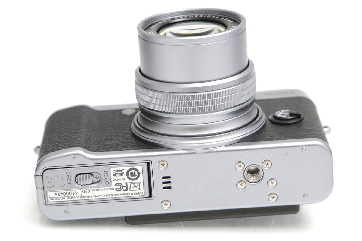 X20 シルバー CA01-B1379-2S4-ψ | 富士フイルム | コンパクトデジタル