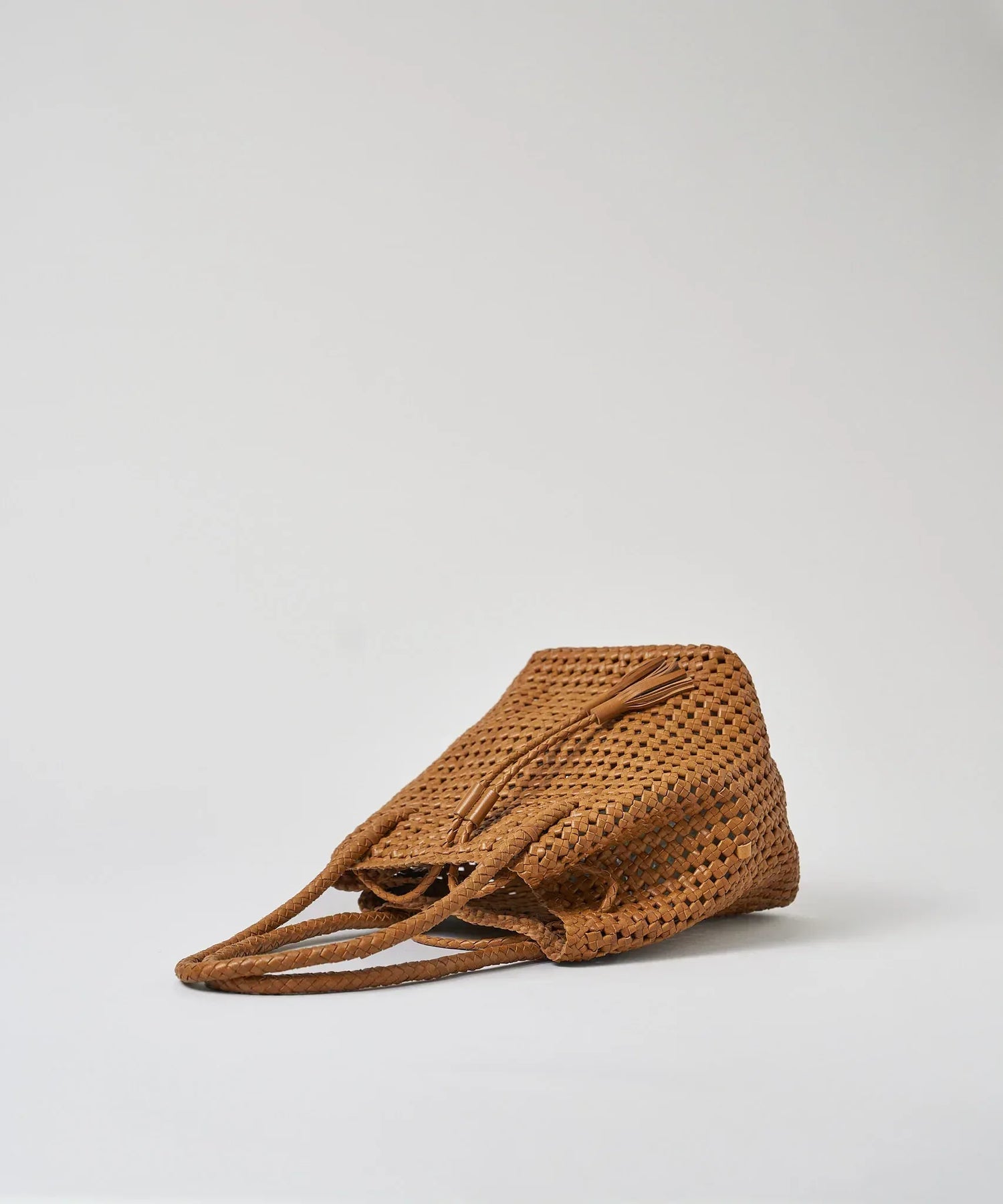 ラグジュアリーなやぎ革メッシュトートバッグ - 春夏限定の涼しげな籠