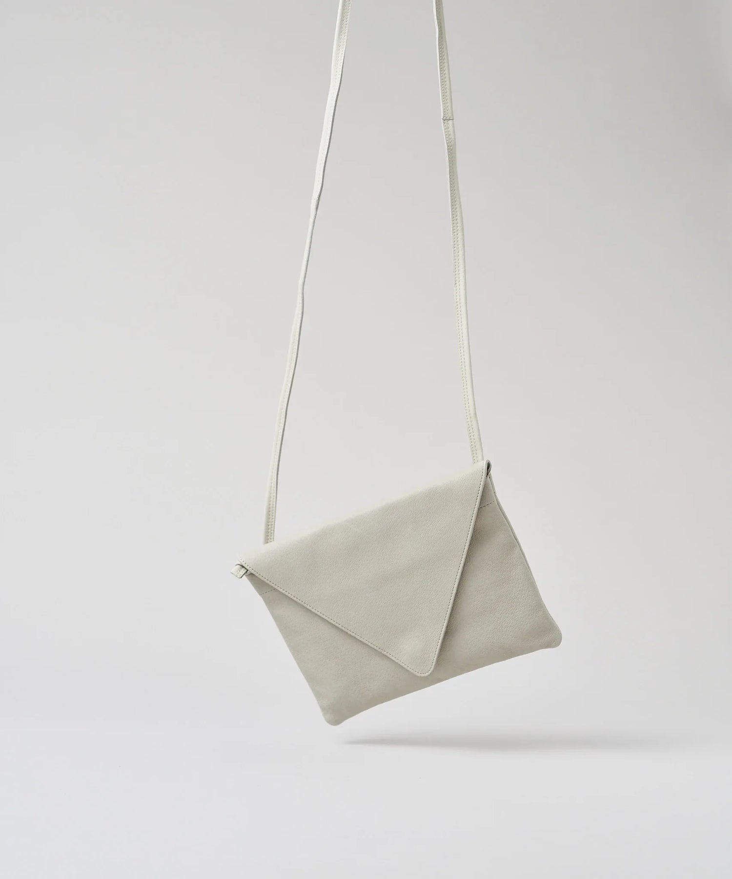 REN】《ショルダーバッグ》コンパクトで軽い、長さ調整自由なレザーバッグ