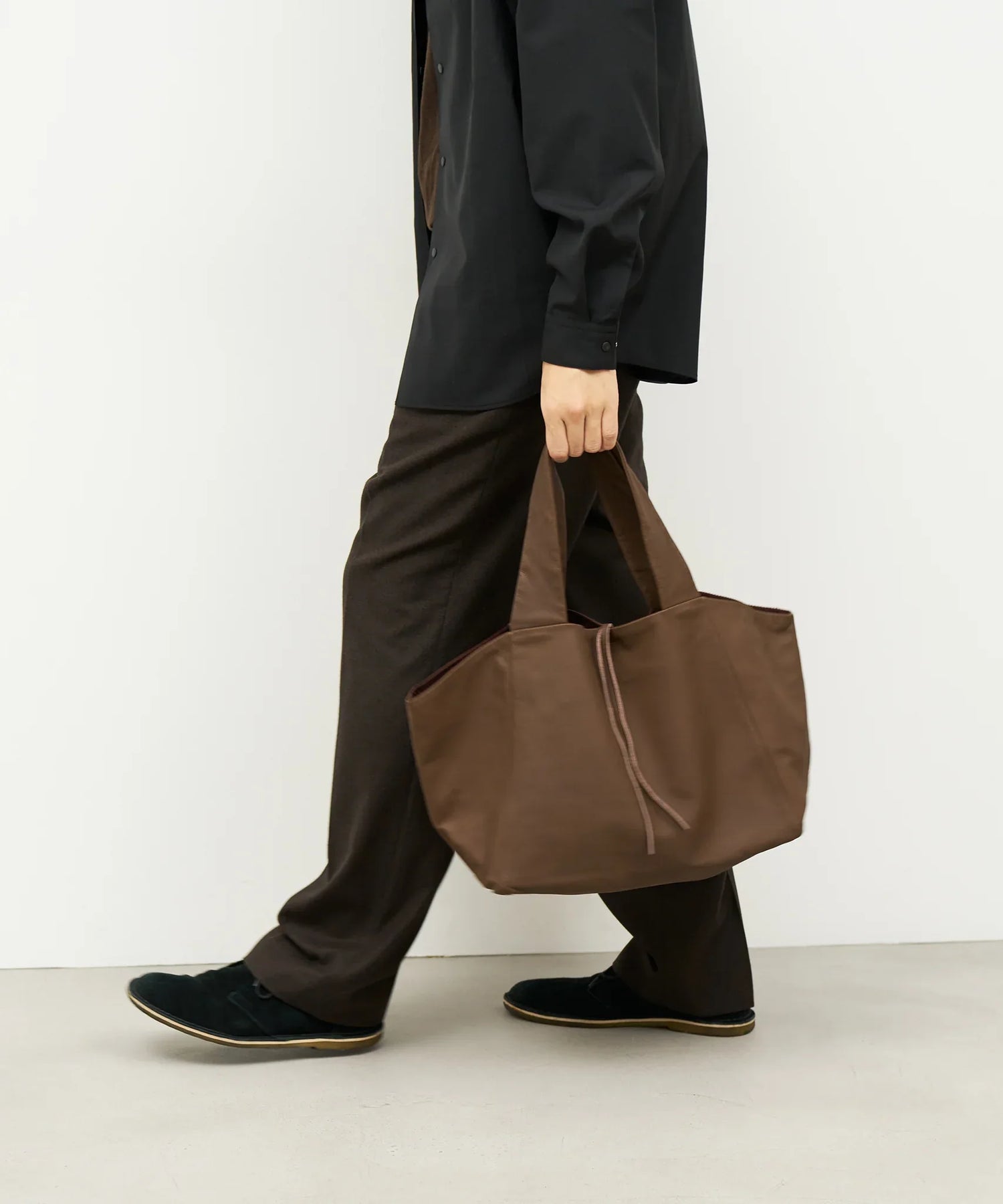 REN】《トートバッグ》軽くて柔らか。収納ポケットが豊富なやぎ革の