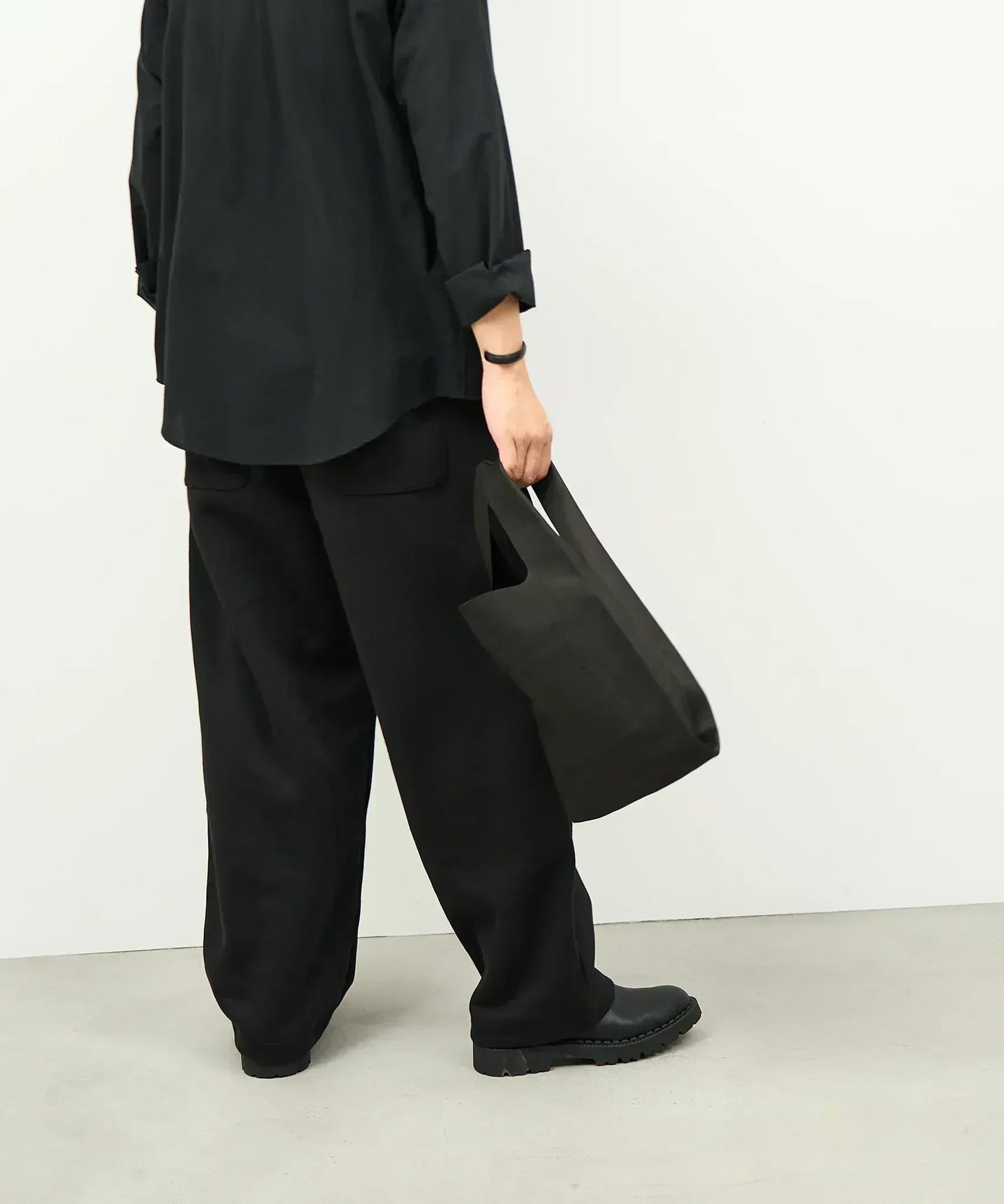 REN】《トートバッグ》A4も入る便利なサイズ。レジ袋型のレザーバッグ。